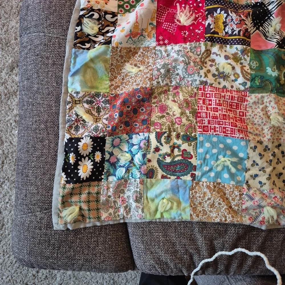 VTG Handmade Patchwork Lap Quilt Cotton Paisley Floral 34